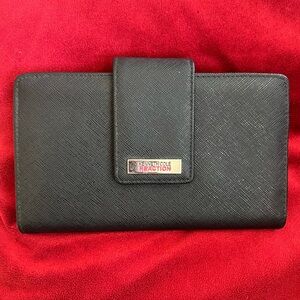 Kenneth Cole Reaction Black Textured Saffiano Wallet with Gold Logo Plate